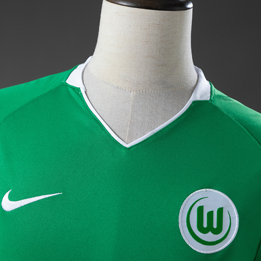 Wolfsburg 08_09 Home Retro Jersey – Replica Football Soccer Shirt – S–XXL
