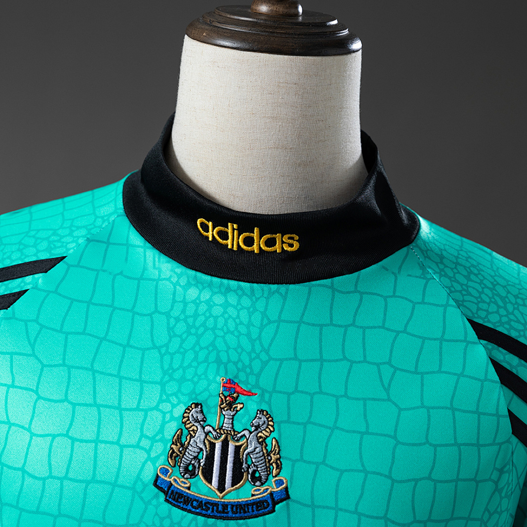 Newcastle United 97_98 Goalkeeper Retro Long-Sleeve Jersey – Replica Football Soccer Shirt – S–XXL