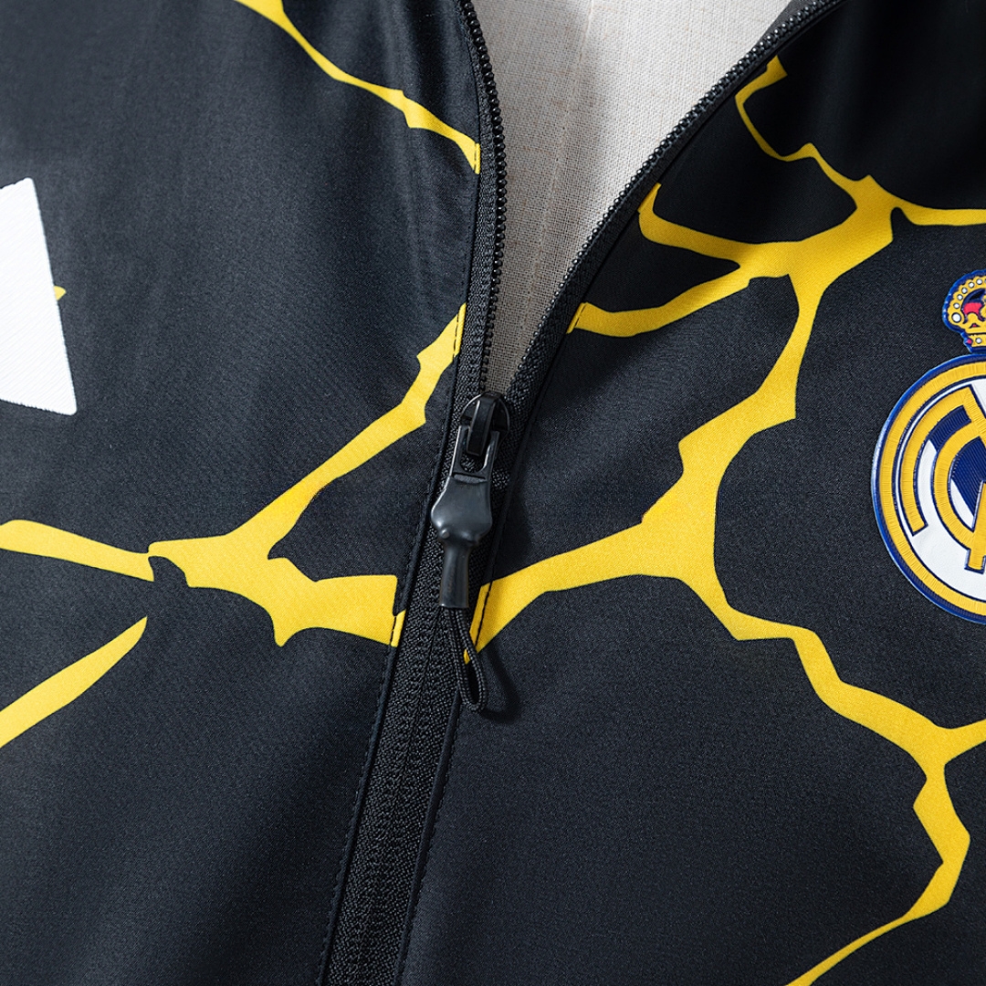 Real Madrid 25/26 Avengers Pre-Match Windbreaker – Black – Replica Football Soccer Jacket – S–3XL