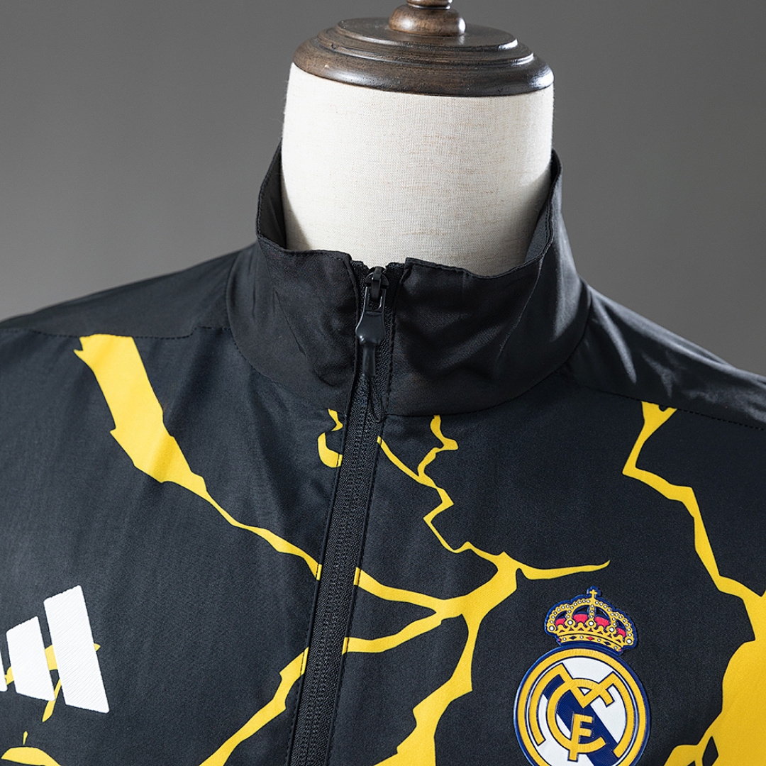 Real Madrid 25/26 Avengers Pre-Match Windbreaker – Black – Replica Football Soccer Jacket – S–3XL