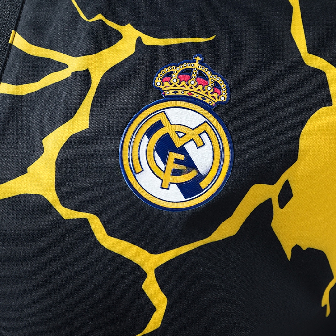 Real Madrid 25/26 Avengers Pre-Match Windbreaker – Black – Replica Football Soccer Jacket – S–3XL