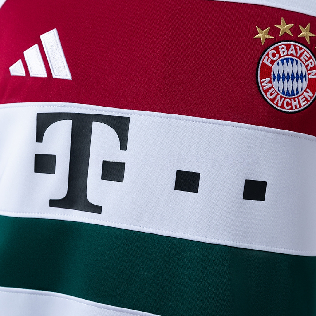 Bayern Munich 25/26 Long-Sleeved Sweatshirt – Replica Football Soccer Top – M–4XL