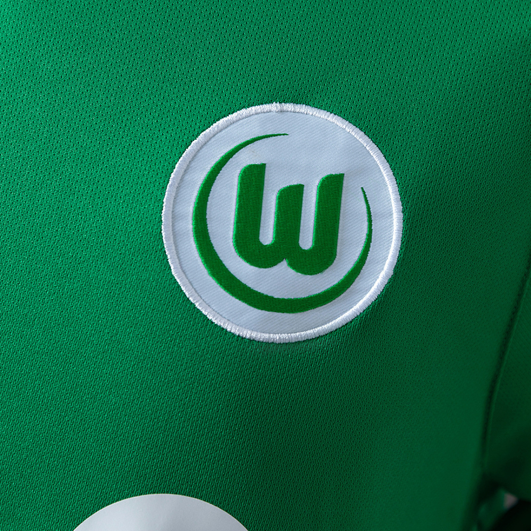 Wolfsburg 08_09 Home Retro Jersey – Replica Football Soccer Shirt – S–XXL