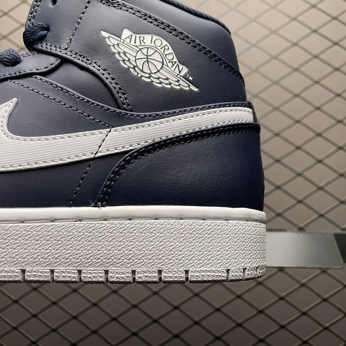 Air Jordan 1 Retro Mid Obsidian White