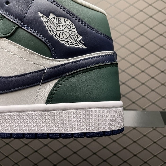 Air Jordan 1 Mid SE Seahawks (W)