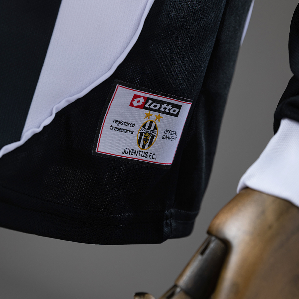 Juventus 2002/03 Home Long Sleeve Retro Jersey – Vintage Replica Football Soccer Shirt – S–XXL