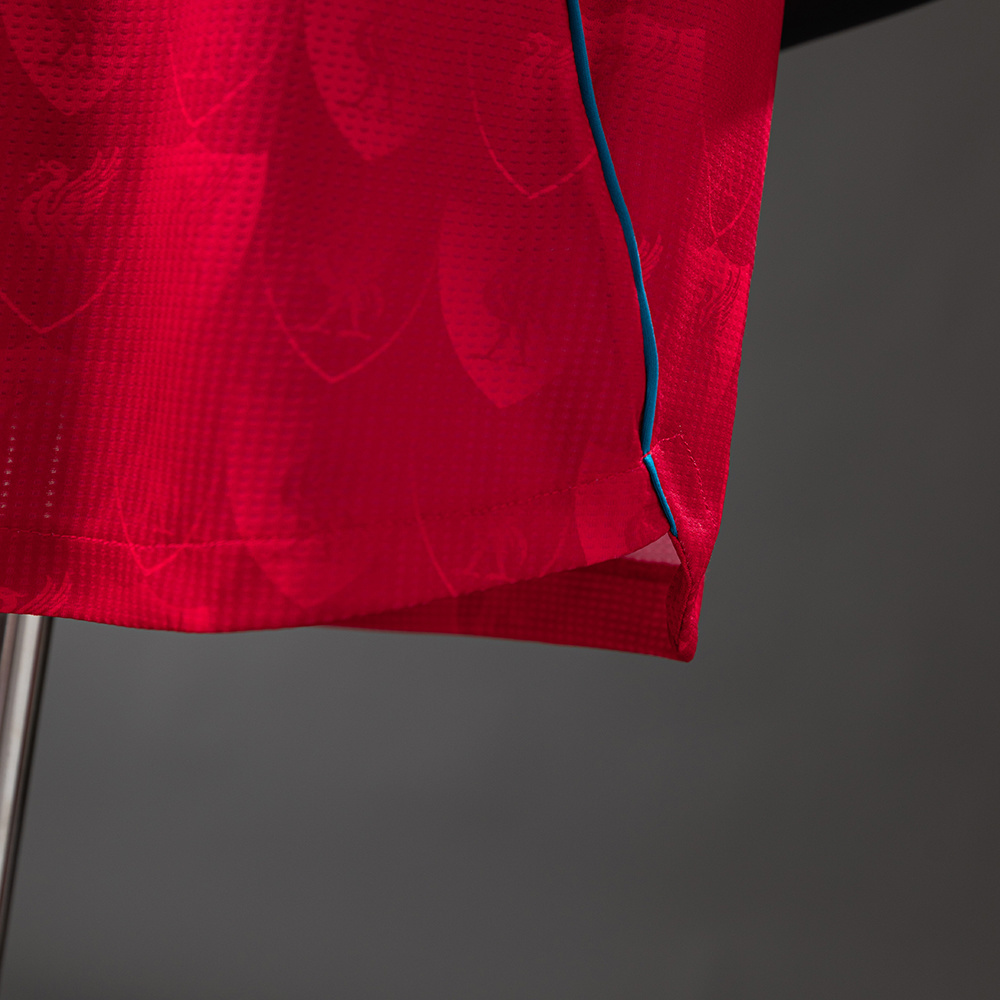 Liverpool 25/26 Team Logo Totem Special Edition Retro Player Version Jersey – Vintage Replica Football Soccer Shirt – S–3XL