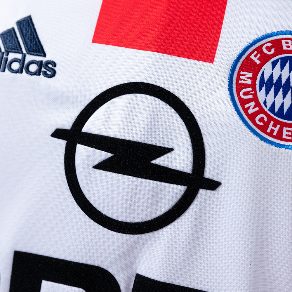 Bayern Munich 2000/02 Away Retro Jersey – Vintage Replica Football Soccer Shirt – Size S–XXL