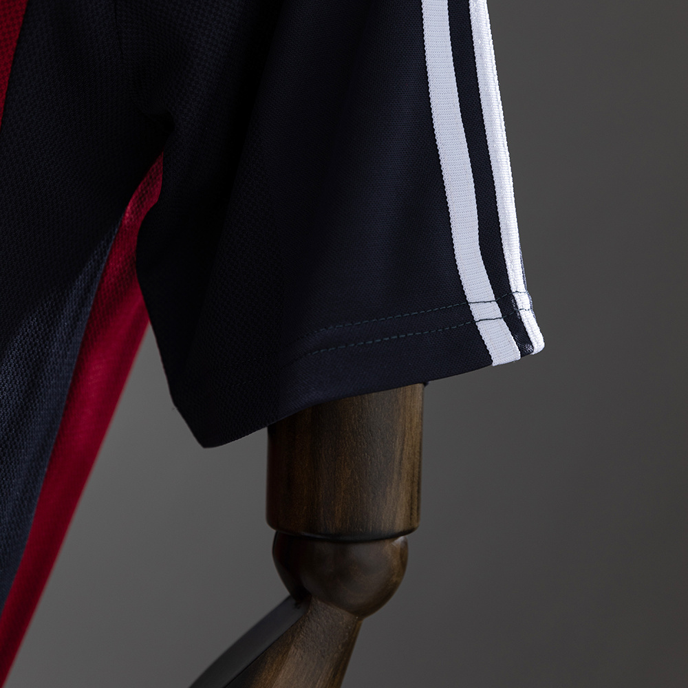 Bayern Munich 2001/02 Home Retro Jersey – Vintage Replica Football Soccer Shirt – Size S–XXL