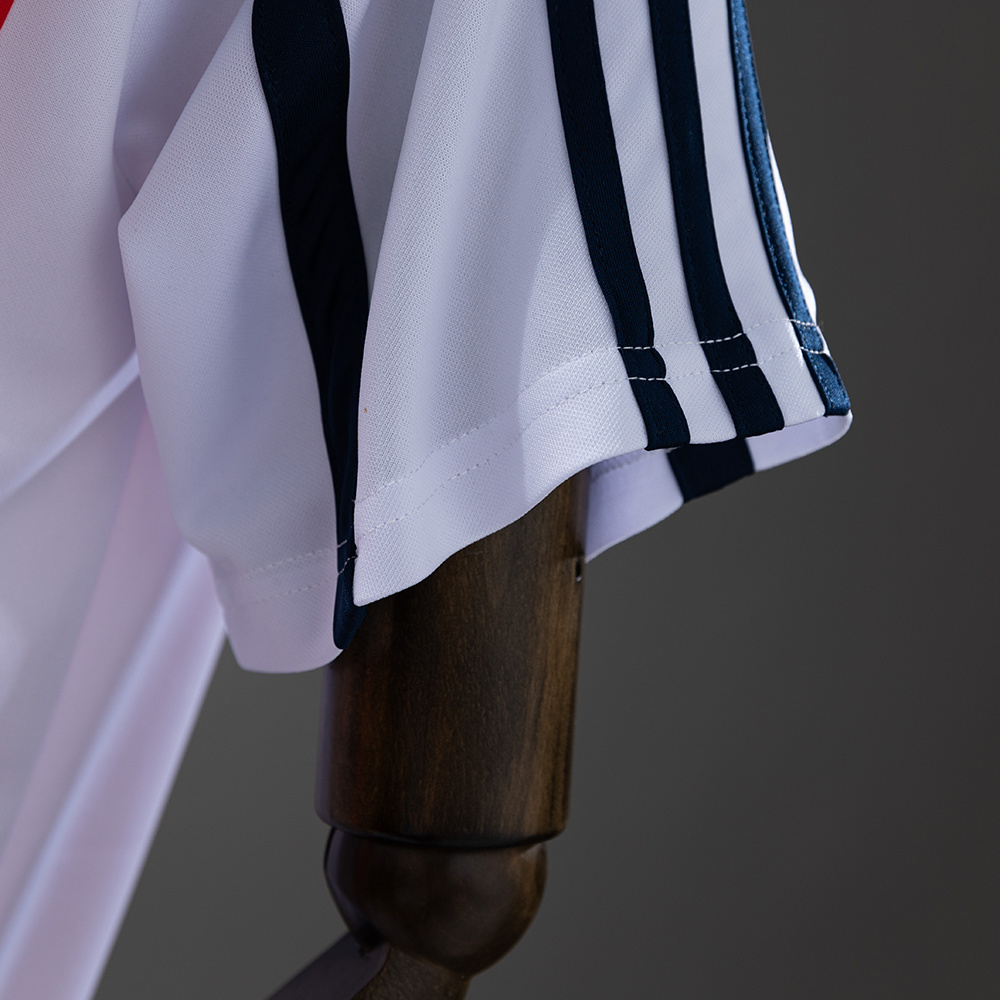 Bayern Munich 2000/02 Away Retro Jersey – Vintage Replica Football Soccer Shirt – Size S–XXL