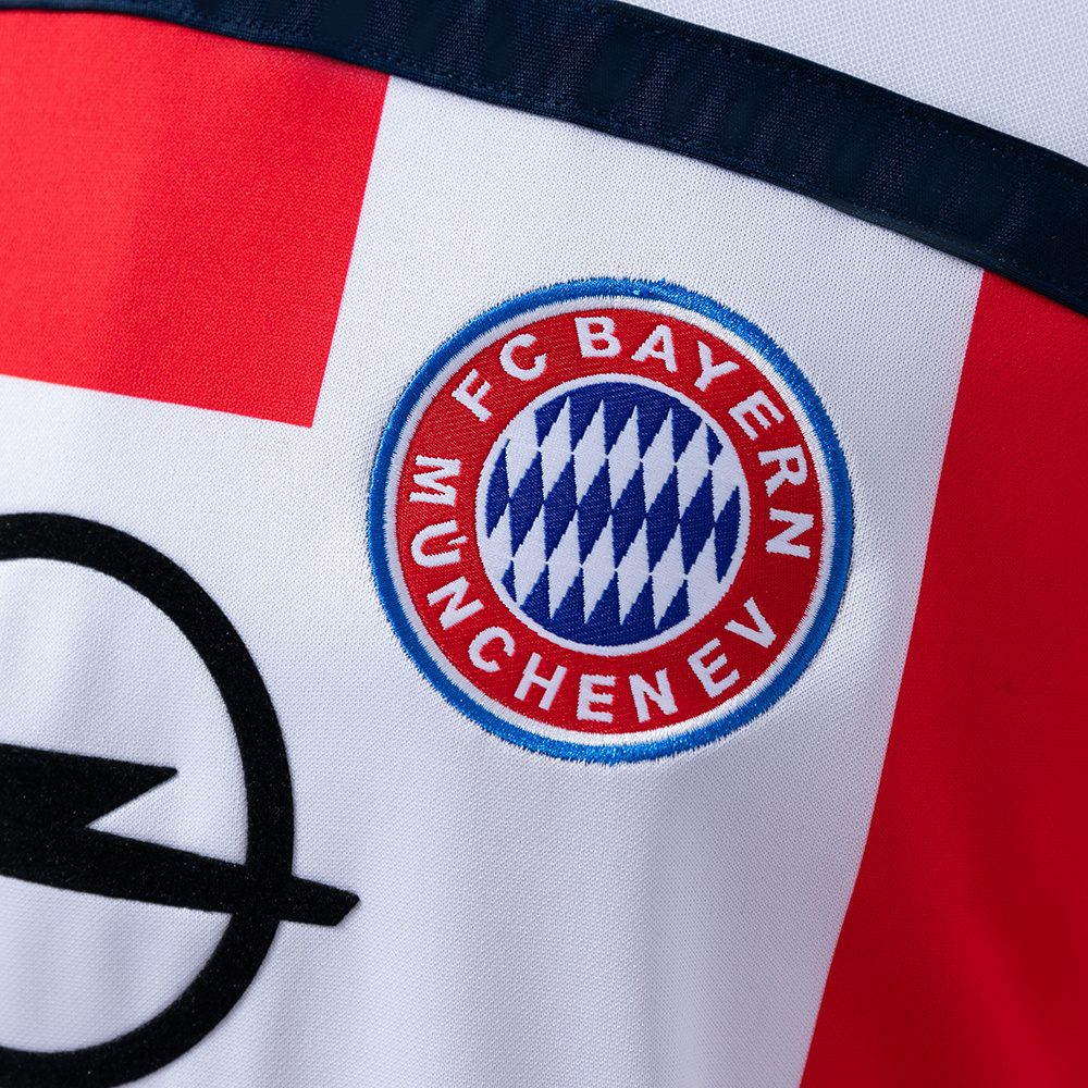 Bayern Munich 2000/02 Away Retro Jersey – Vintage Replica Football Soccer Shirt – Size S–XXL