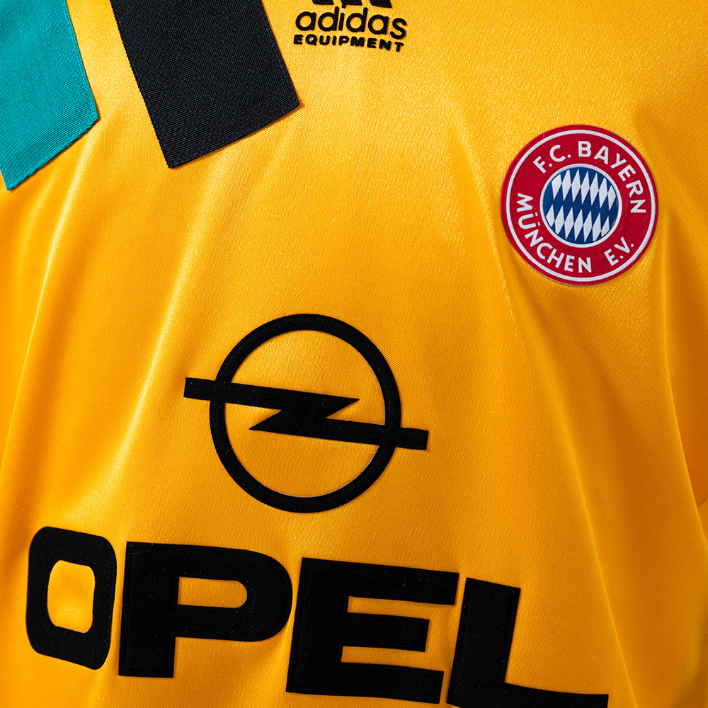 Bayern Munich 1993/95 Away Retro Jersey – Vintage Replica Football Soccer Shirt – Size S–XXL