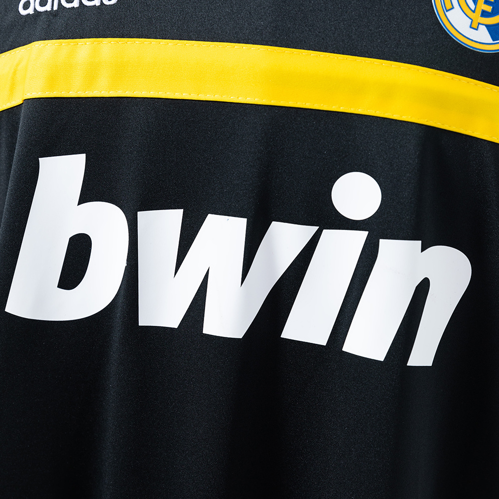Real Madrid 2011/12 Goalkeeper Black Retro Jersey – Vintage Replica Football Soccer Shirt – S–XXL