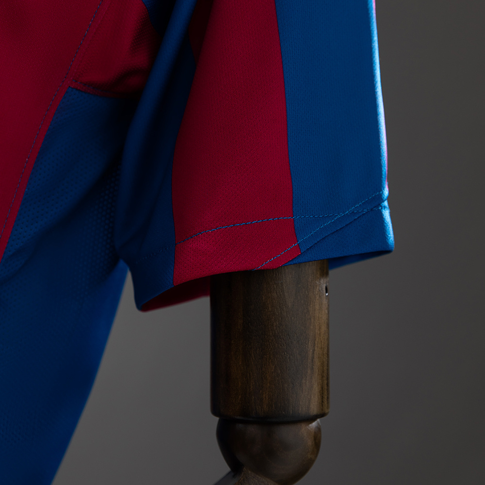 Barcelona 2005/06 Home (UEFA Champions League Edition) Retro Jersey – Vintage Replica Football Soccer Shirt – Size S–XXL