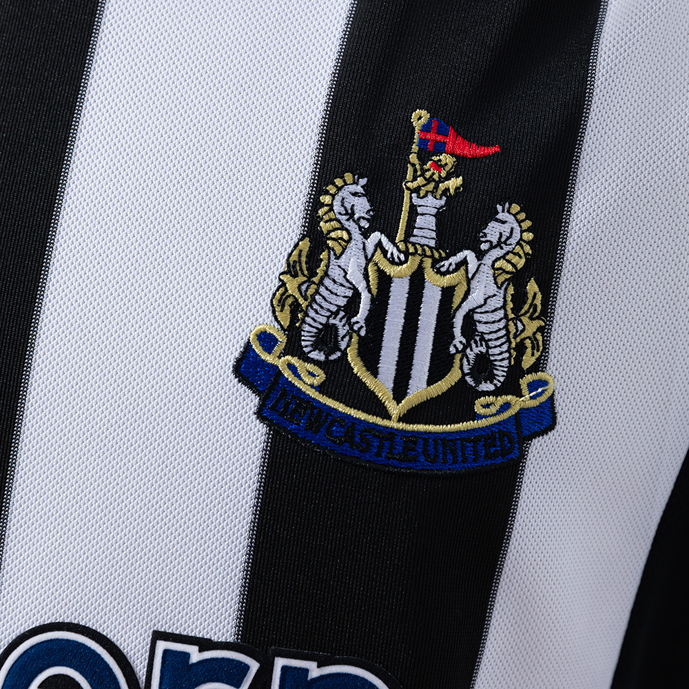 Newcastle United 2003/05 Home Retro Jersey – Classic Football Shirt – Size S–XXL