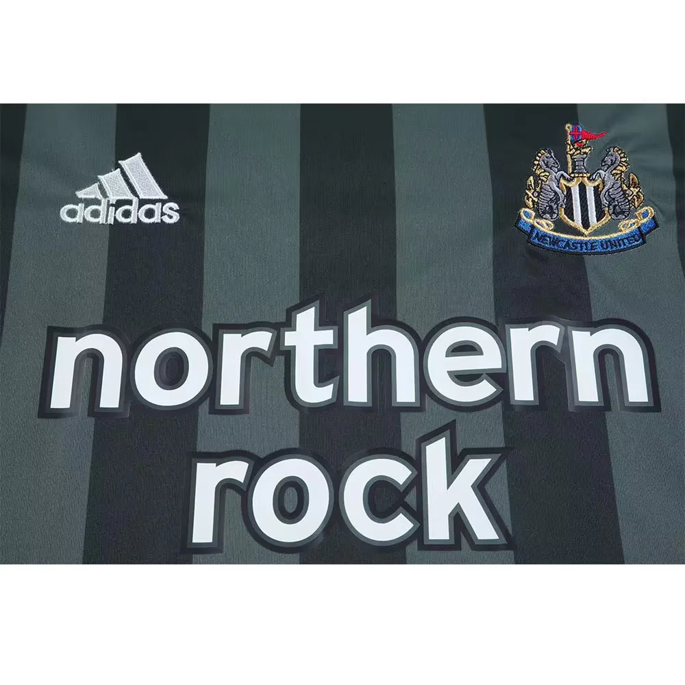 Newcastle United 2004/06 Away Retro Jersey – Classic Football Shirt – Size S–XXL