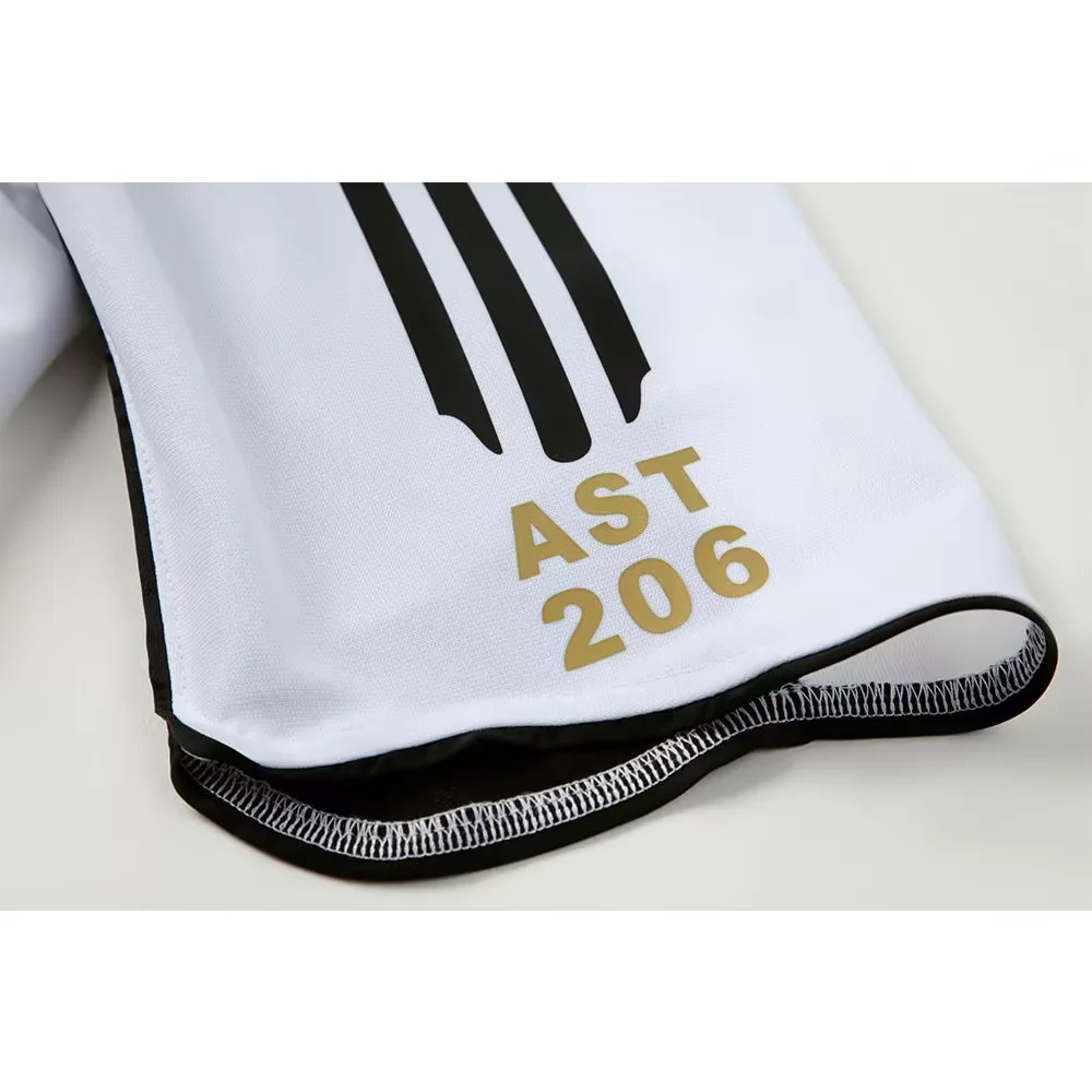 Newcastle United 2004/06 Special Edition Home Retro Jersey – Classic Football Shirt – Size S–XXL