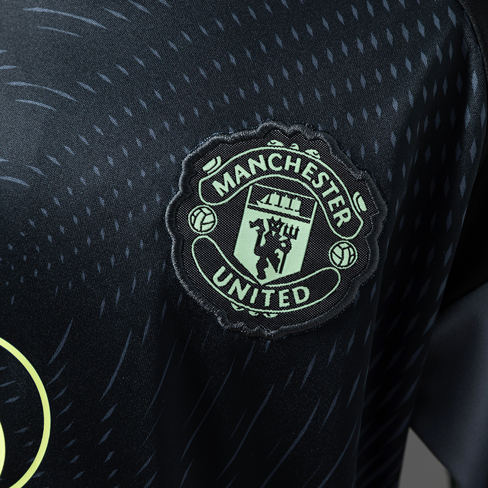 Manchester United 25/26 Goalkeeper Full Kids Kit Jersey – Replica Football Soccer Shirt – Size 16–28