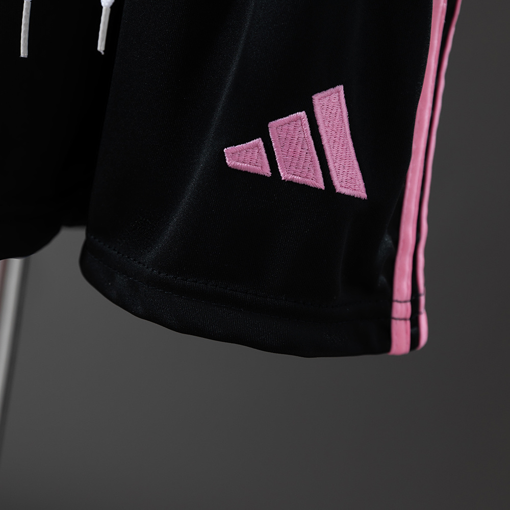 Juventus 25/26 Home Kids Kit Jersey – Replica Football Soccer Shirt – Size 16–28