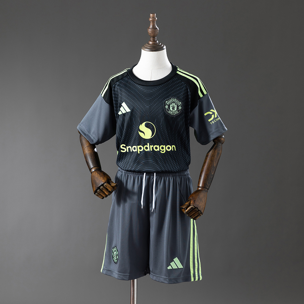 Manchester United 25/26 Goalkeeper Full Kids Kit Jersey – Replica Football Soccer Shirt – Size 16–28