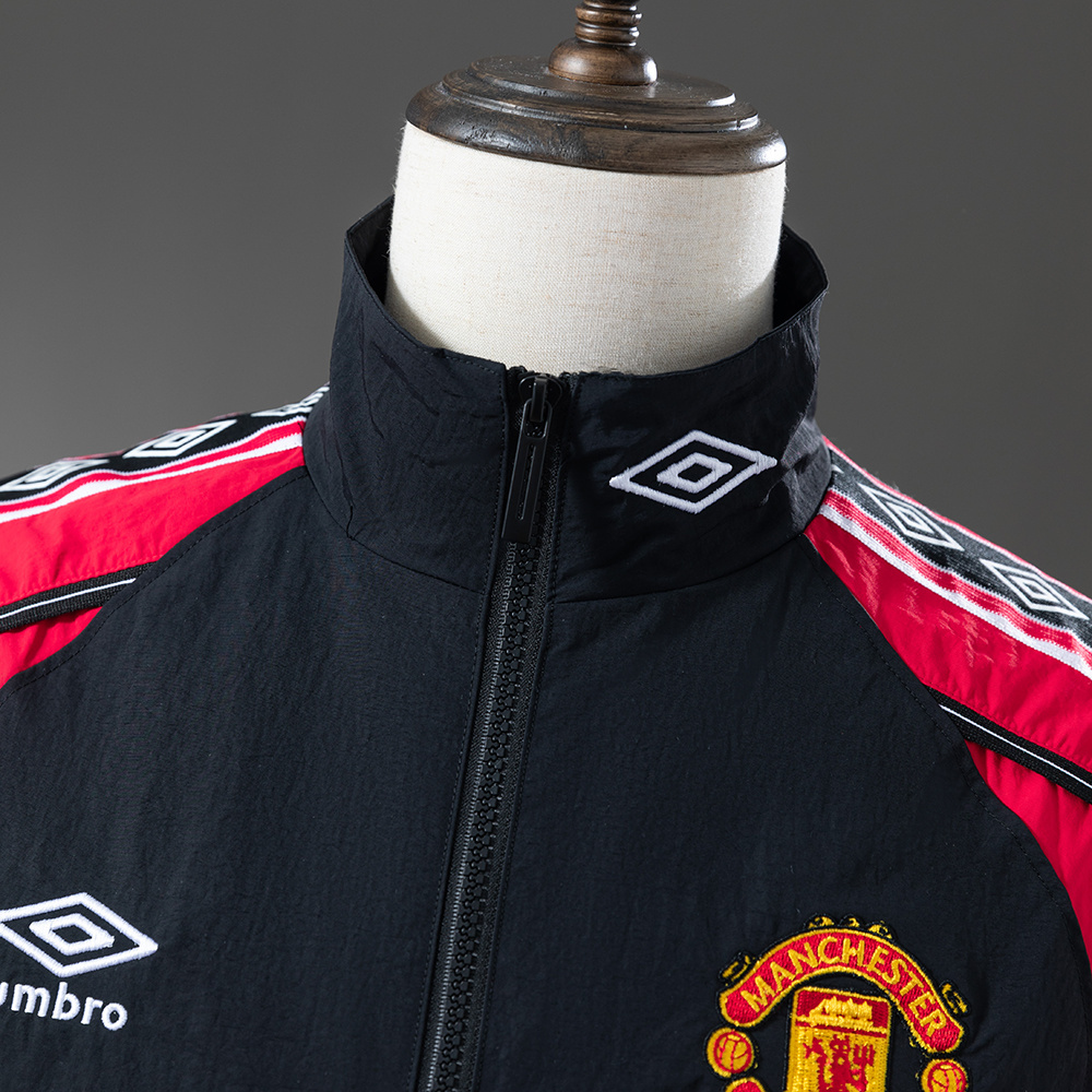 Manchester United Retro Windbreaker S-XXL  – Replica Football Soccer Outfit