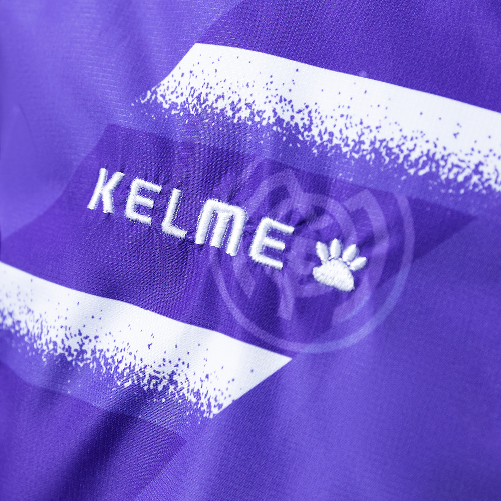 Real Madrid Retro Windbreaker – Replica Football Soccer Outfit