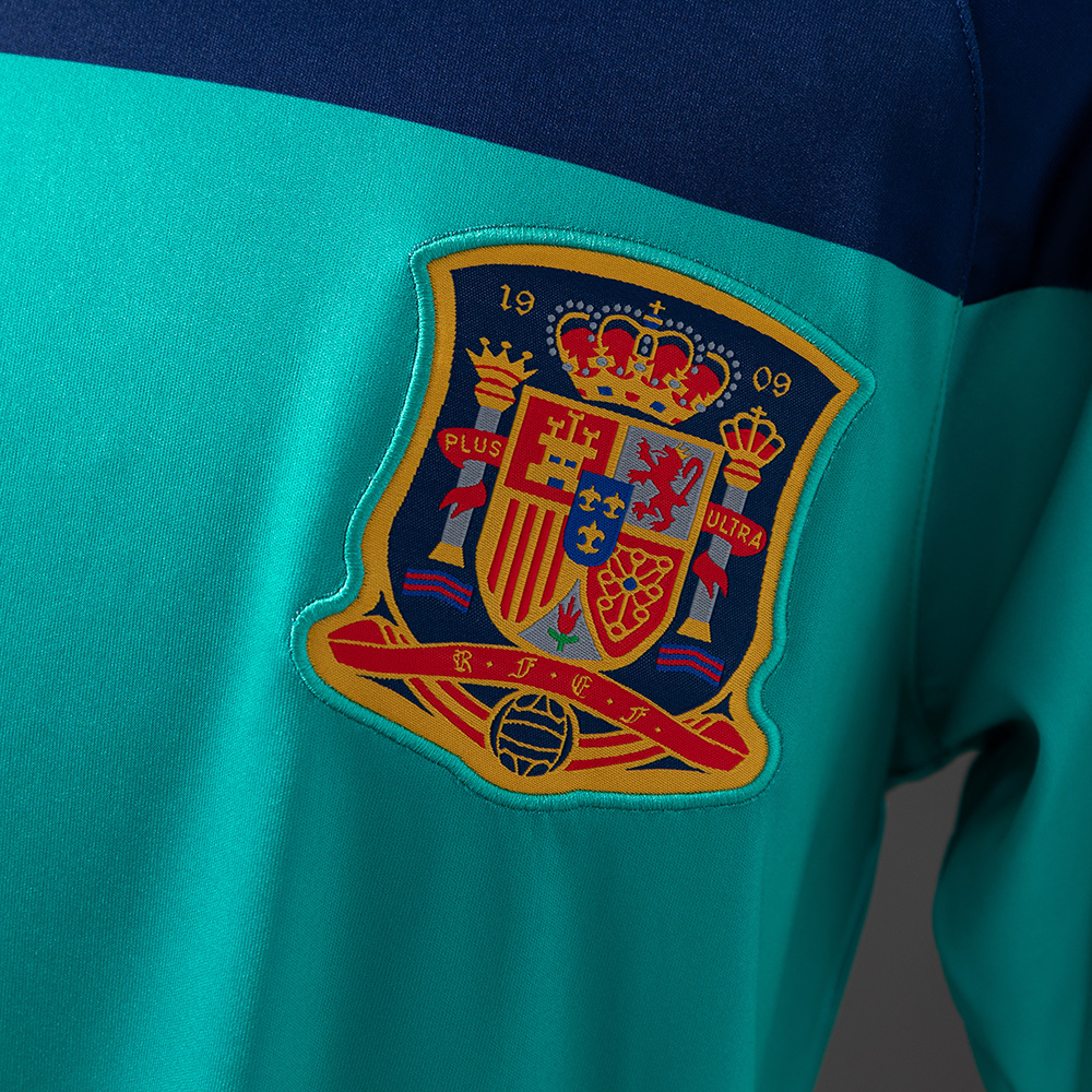 Spain 2010 Goalkeeper Retro Jersey – Replica Football Soccer Shirt – S–XXL