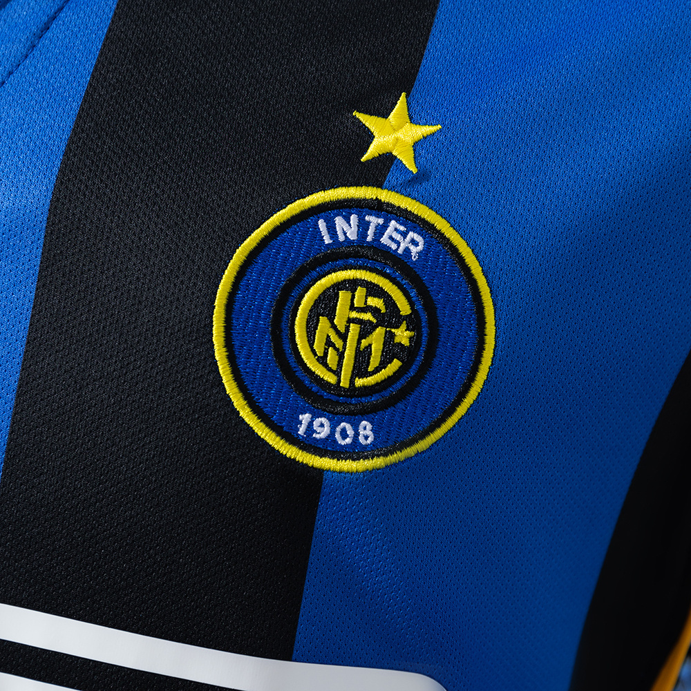 Inter Milan 2001/2002 Home Retro Jersey – Classic Replica Football Shirt – S–XXL