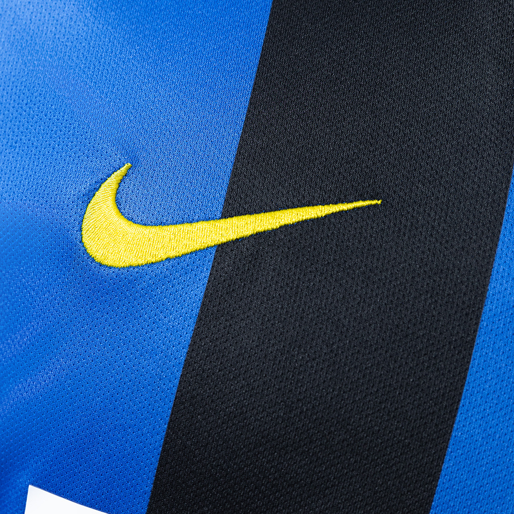 Inter Milan 2001/2002 Home Retro Jersey – Classic Replica Football Shirt – S–XXL