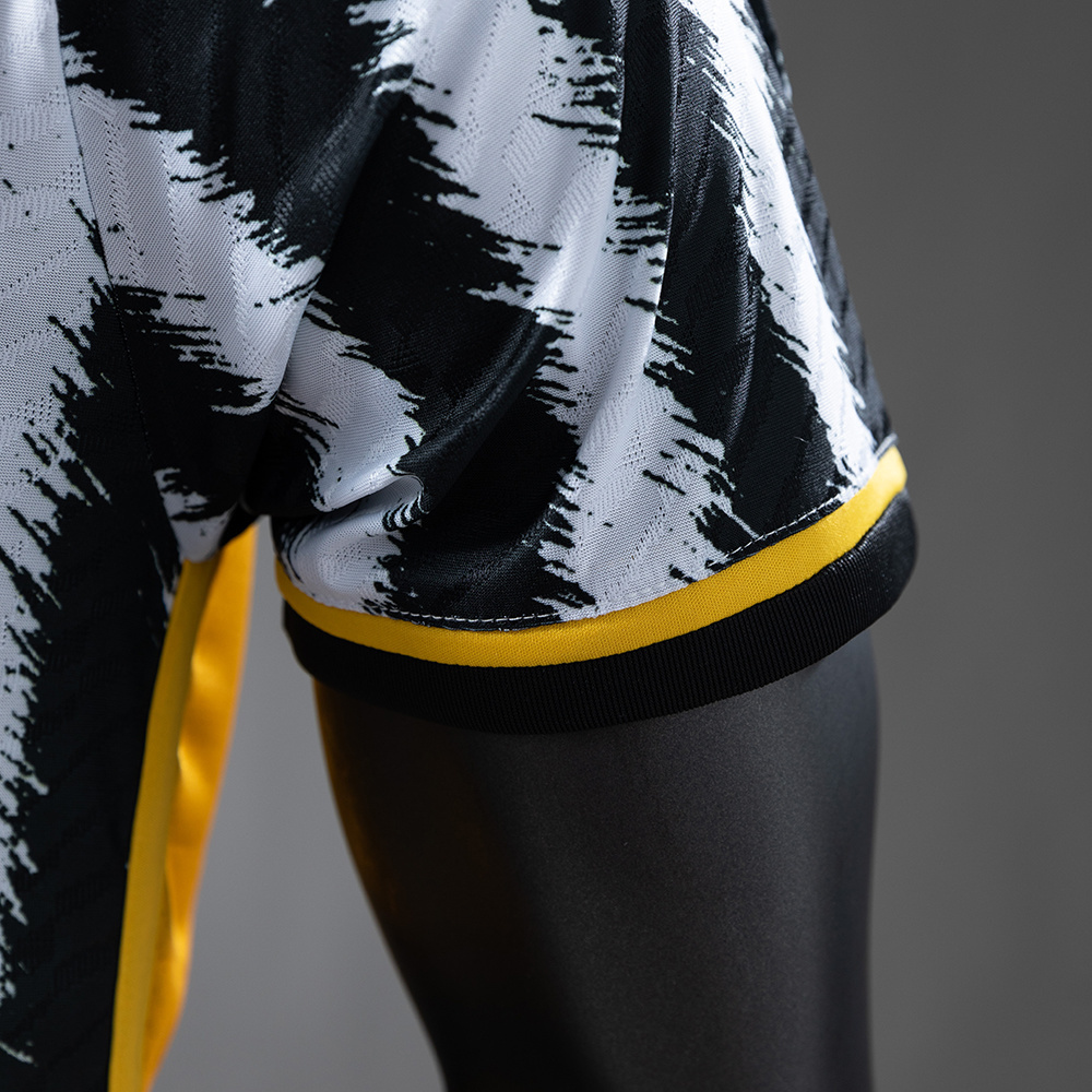 Juventus 23/24 Home Retro Player Version Jersey – Replica Football Shirt – S–3XL