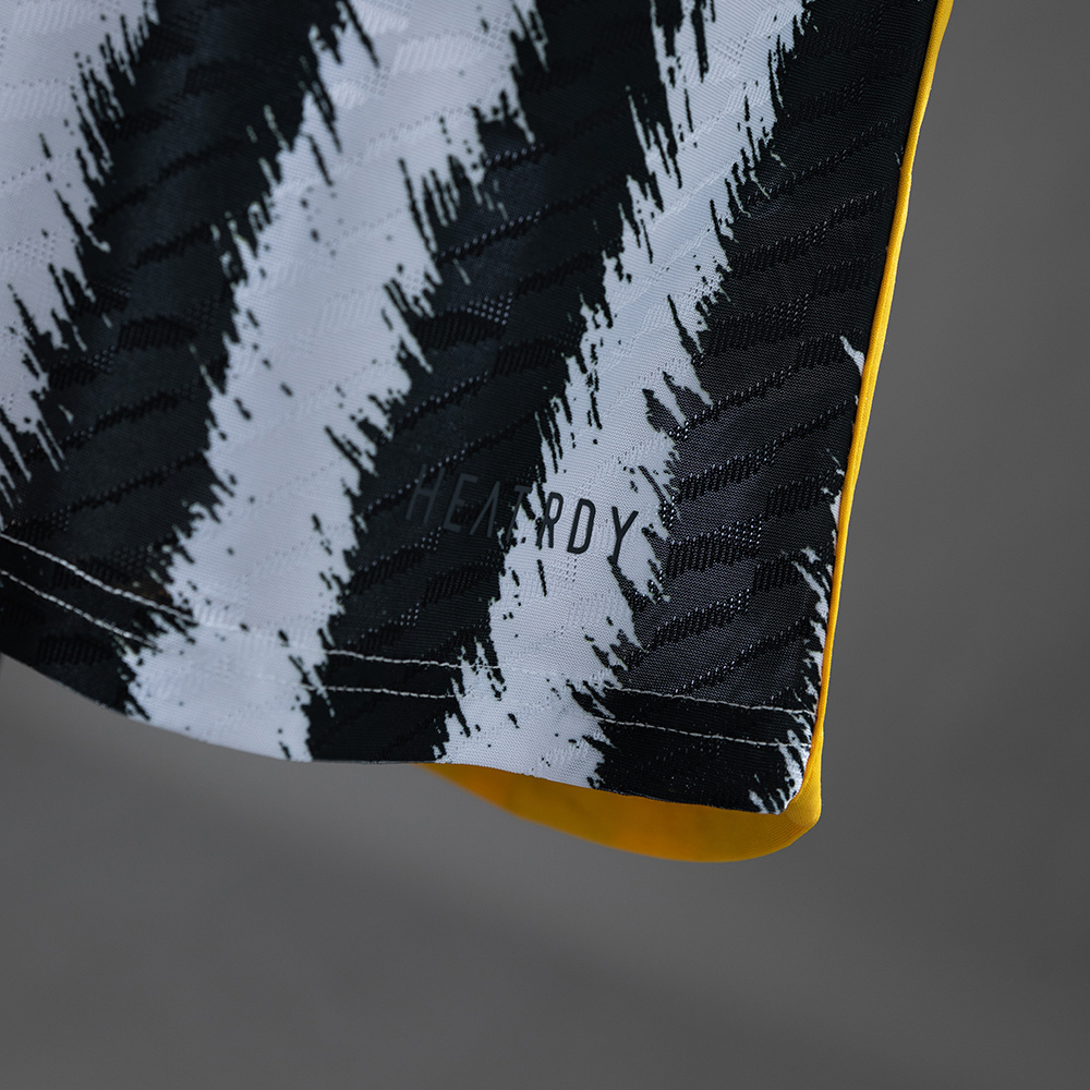 Juventus 23/24 Home Retro Player Version Jersey – Replica Football Shirt – S–3XL