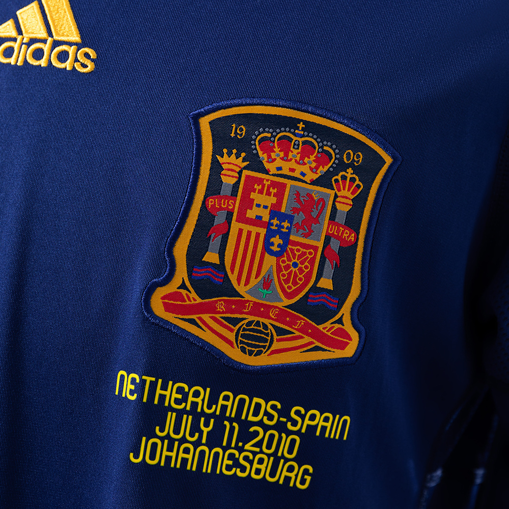 Spain 2010 Away Long Sleeve Retro Jersey – Classic Replica Football Shirt – S–XXL