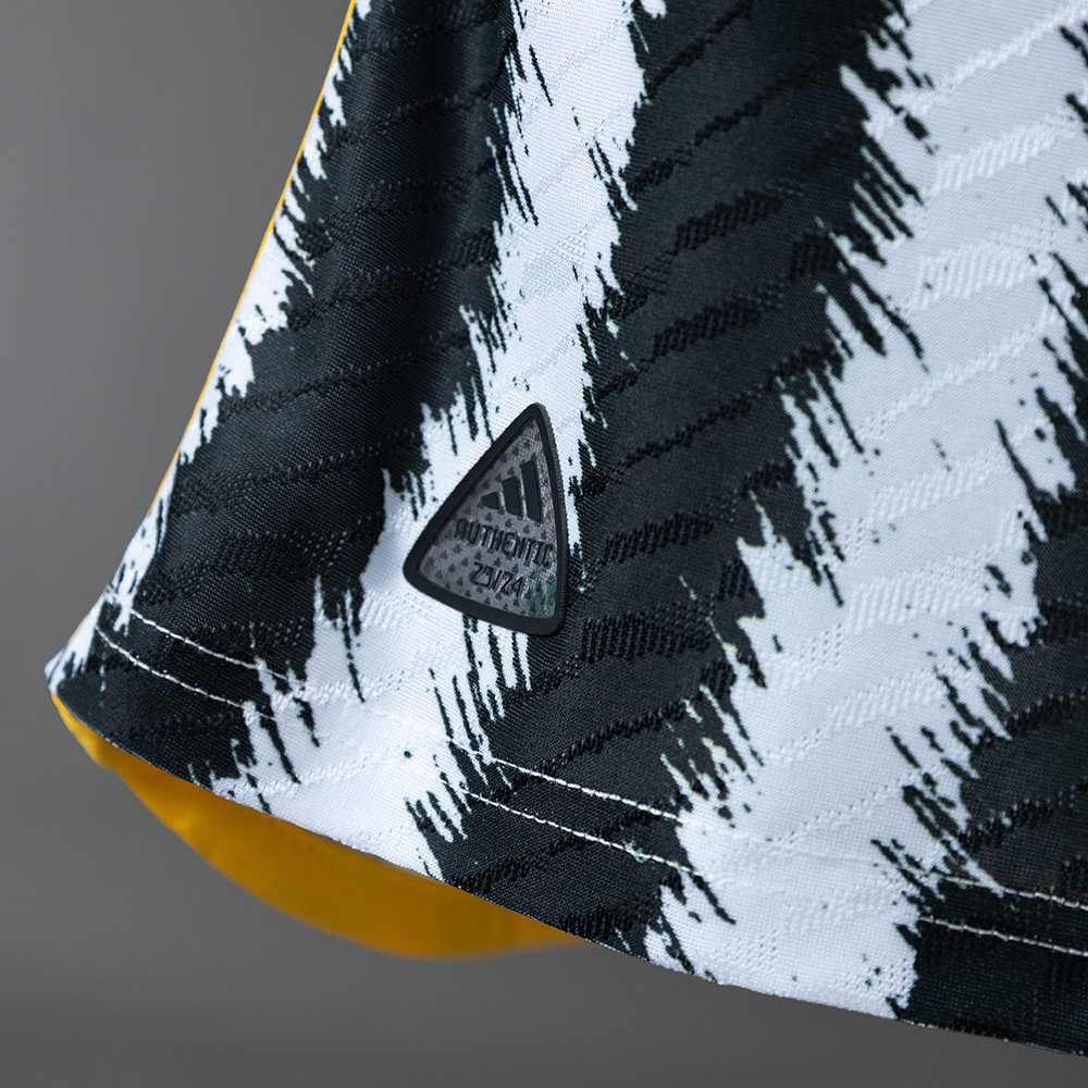 Juventus 23/24 Home Retro Player Version Jersey – Replica Football Shirt – S–3XL