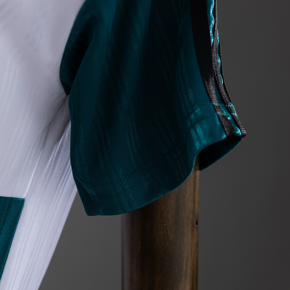 Liverpool 1995/96 Away Retro Jersey – Replica Football Shirt – S-XXL