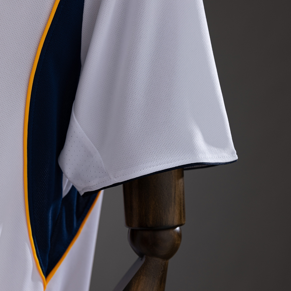 Liverpool 2001/02 Away Retro Jersey – Replica Football Shirt – S-XXL