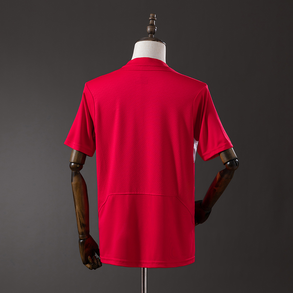 Liverpool 2004/05 Home Retro Jersey – Replica Football Shirt – S-XXL