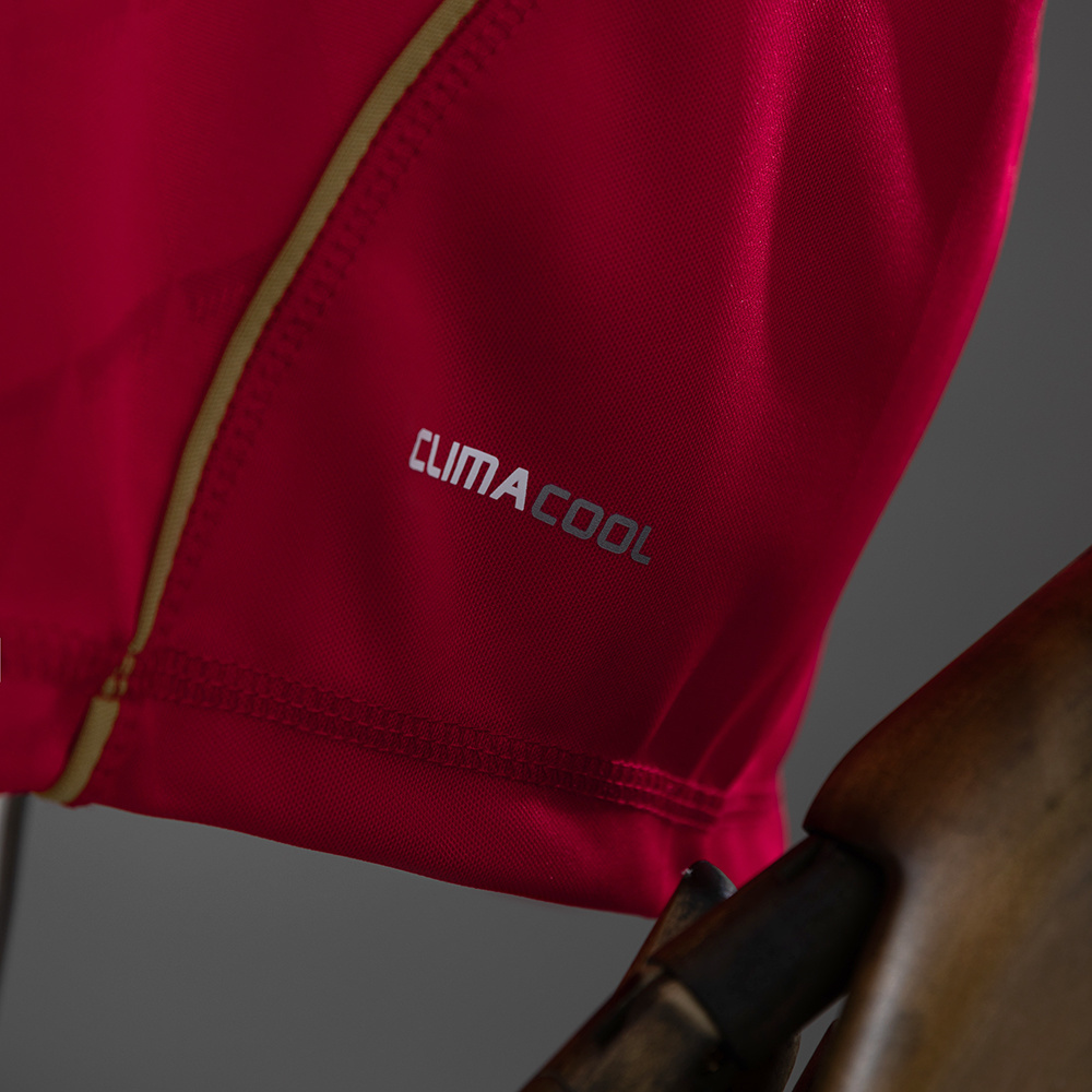 Liverpool 2010/11 Home Retro Jersey – Replica Football Shirt – S-XXL