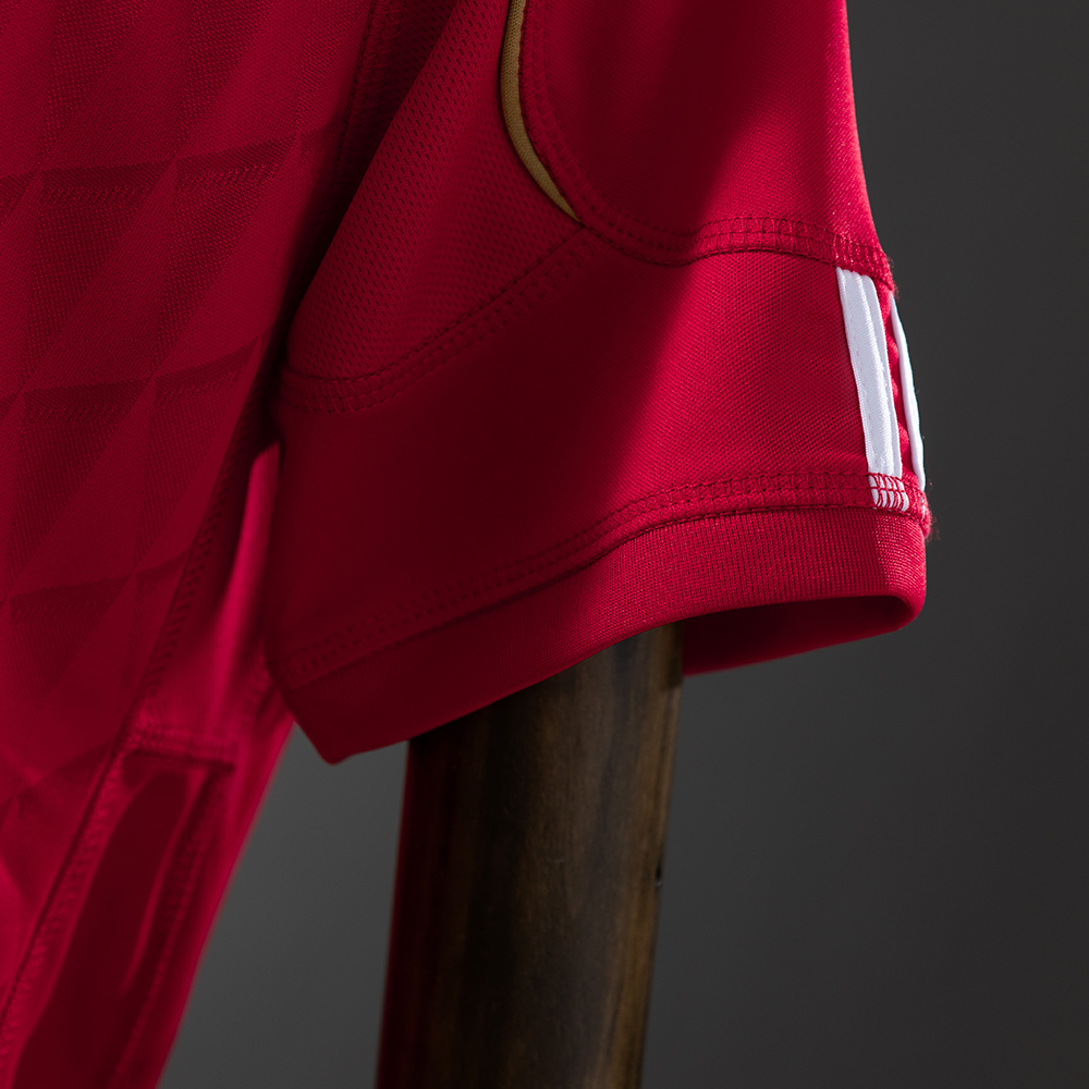 Liverpool 2010/11 Home Retro Jersey – Replica Football Shirt – S-XXL