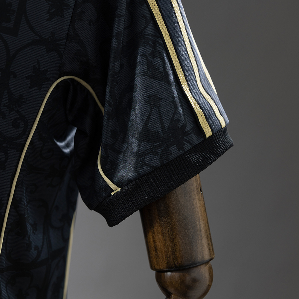 Liverpool 25/26 Special Edition Black Jersey – Replica Football Soccer Shirt – S–XXL