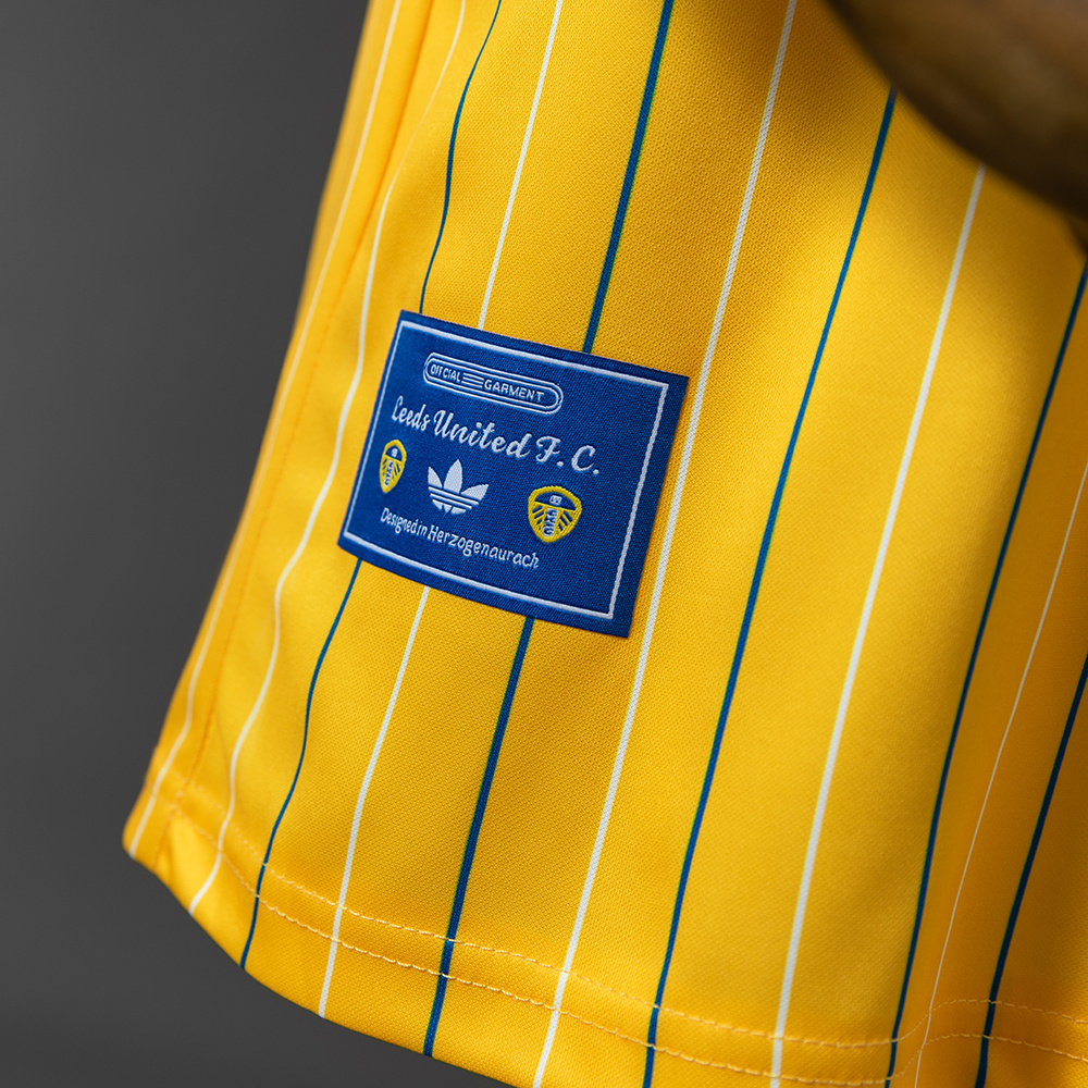 Leeds United 25/26 Retro Style Jersey – Replica Football Soccer Shirt – S–4XL