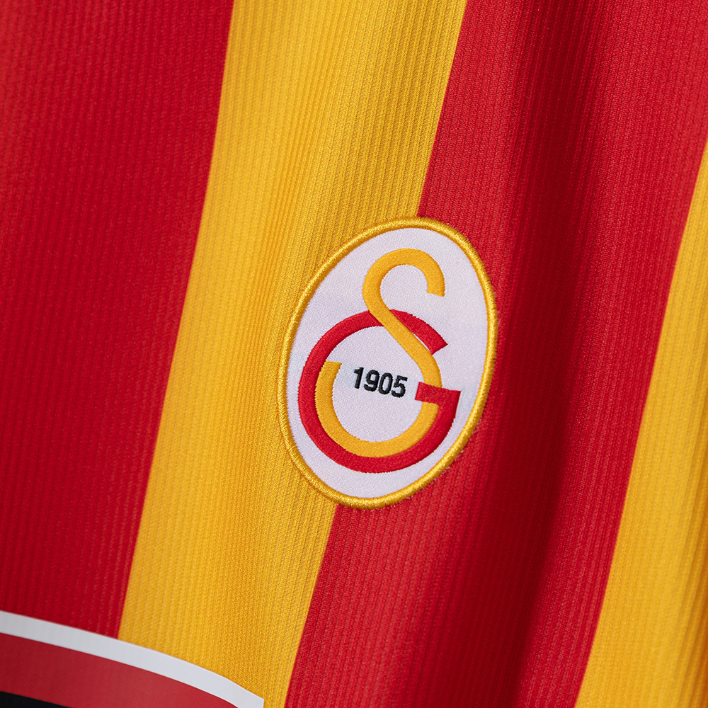 Retro Galatasaray S.K. 99/00 Home Jersey – Replica Football Soccer Shirt – S–2XL
