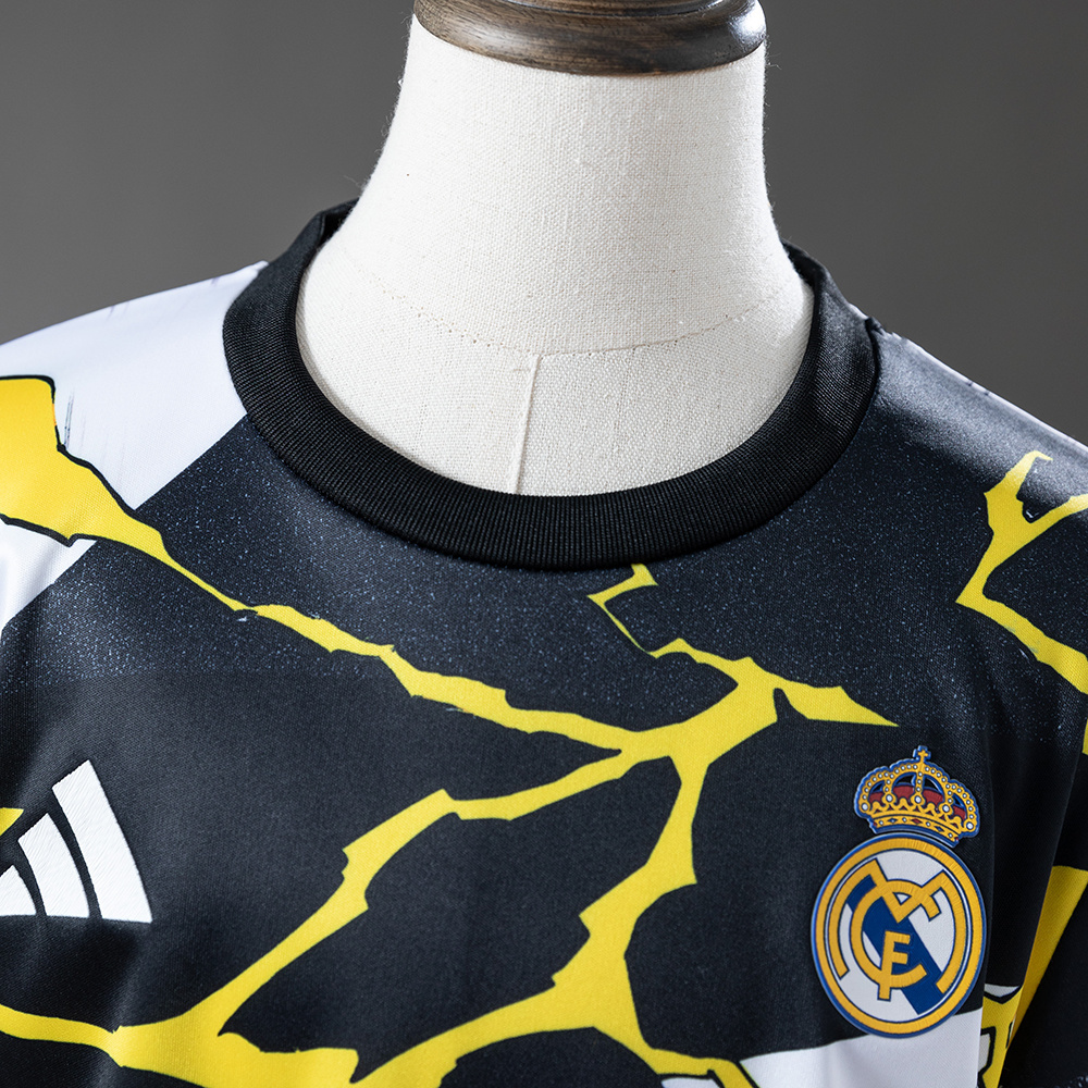 Real Madrid 25/26 Marvel Comics Kids Kit Jersey – Replica Football Soccer Set – Size 16–28