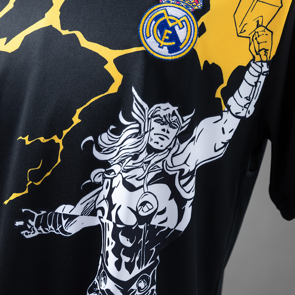 Real Madrid 25/26 Marvel Comics Jersey Black – Replica Football Soccer Shirt – S–XXL